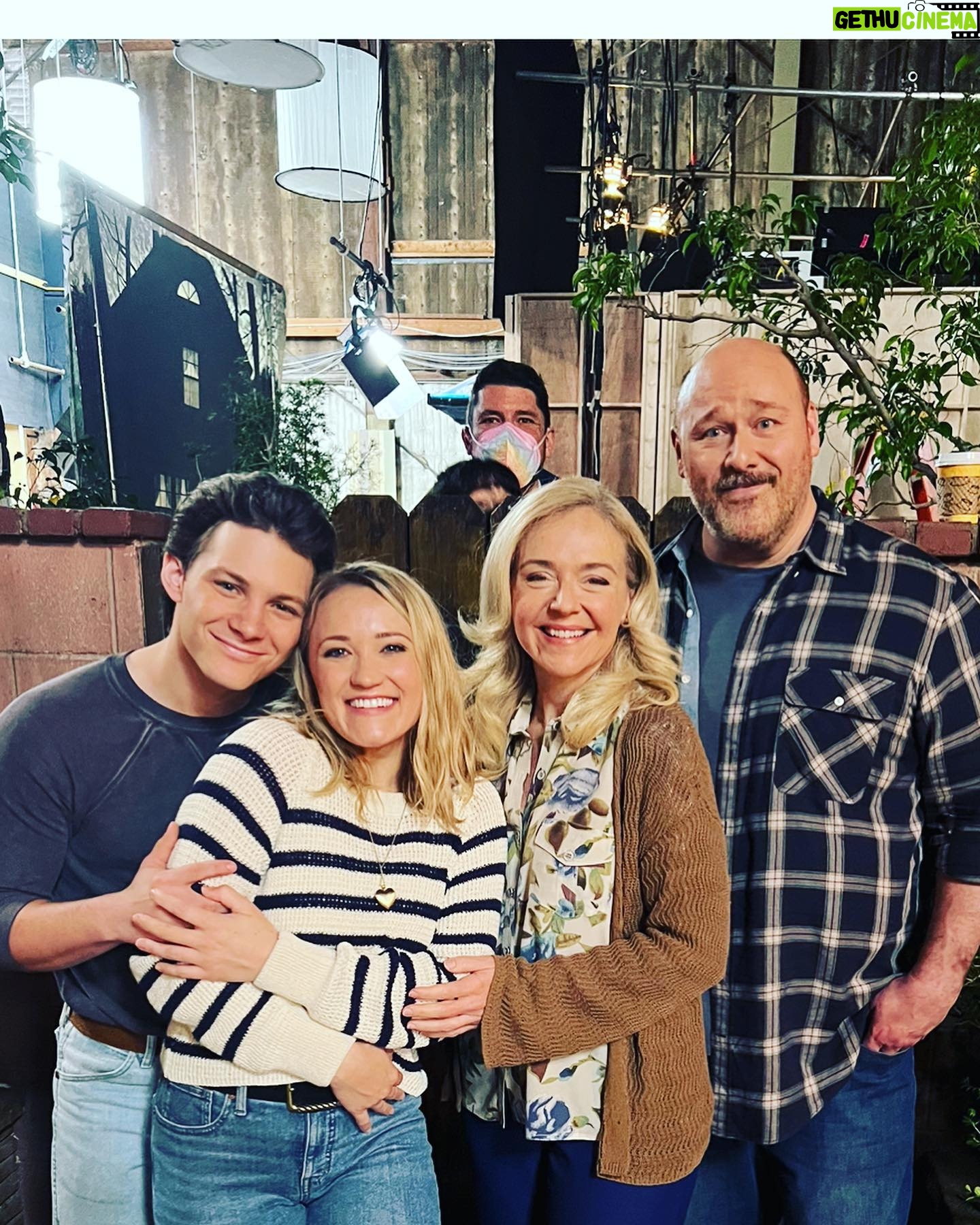 Emily Osment Instagram - Tonight’s hour long season finale for Yung Sheldy is an absolute doozy. These are the only photos I have from set that aren’t massive spoilers. 1) me and some very tired extras 2) fam photo with a @jeffasheets photobomb 3) @montanajordan in his street clothes which include a knife belt Texas forever See you tonight at 8!!!