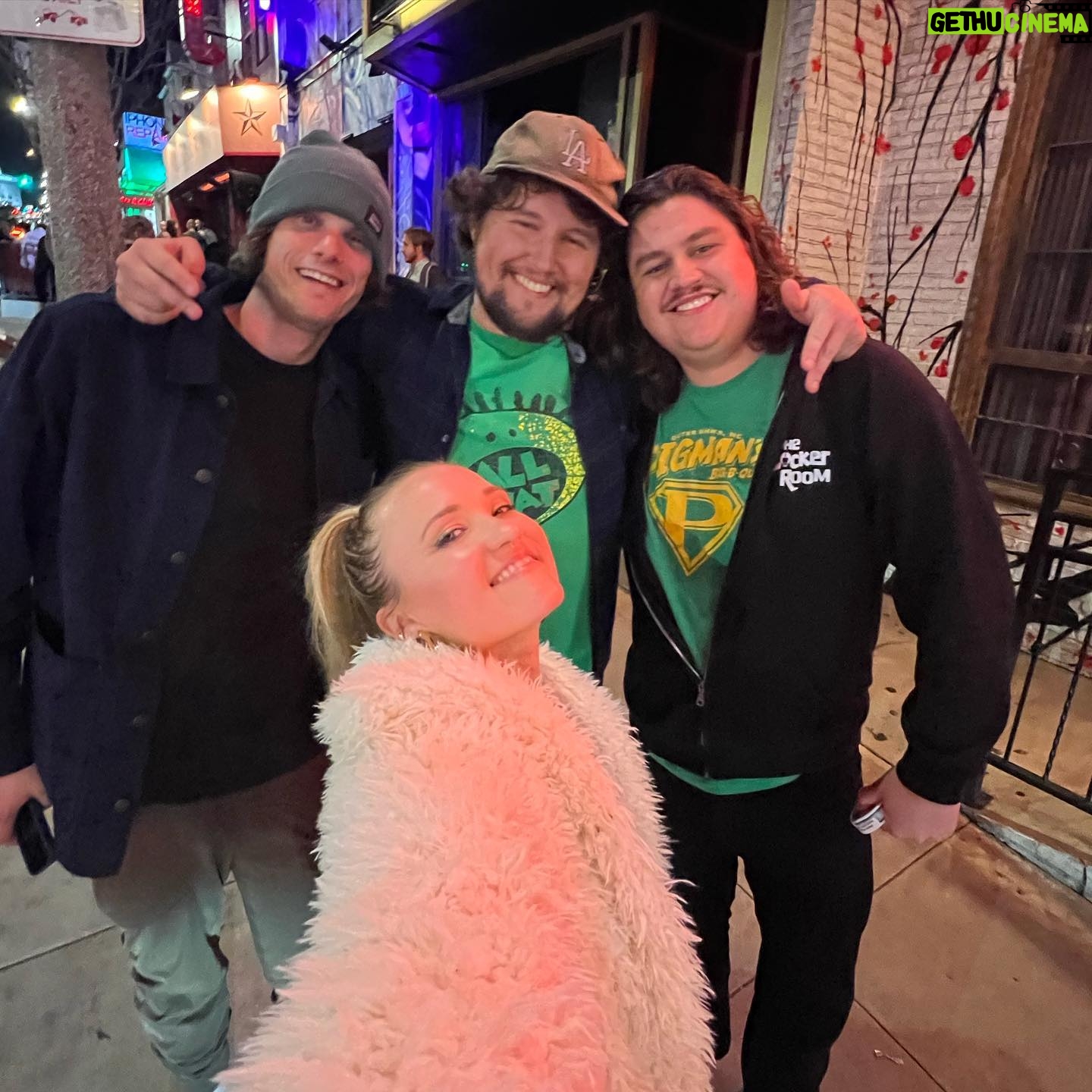 Emily Osment Instagram - surrounded by love and glitter and babies and music and beauty and kindness. this is 31. choose life! 🥳