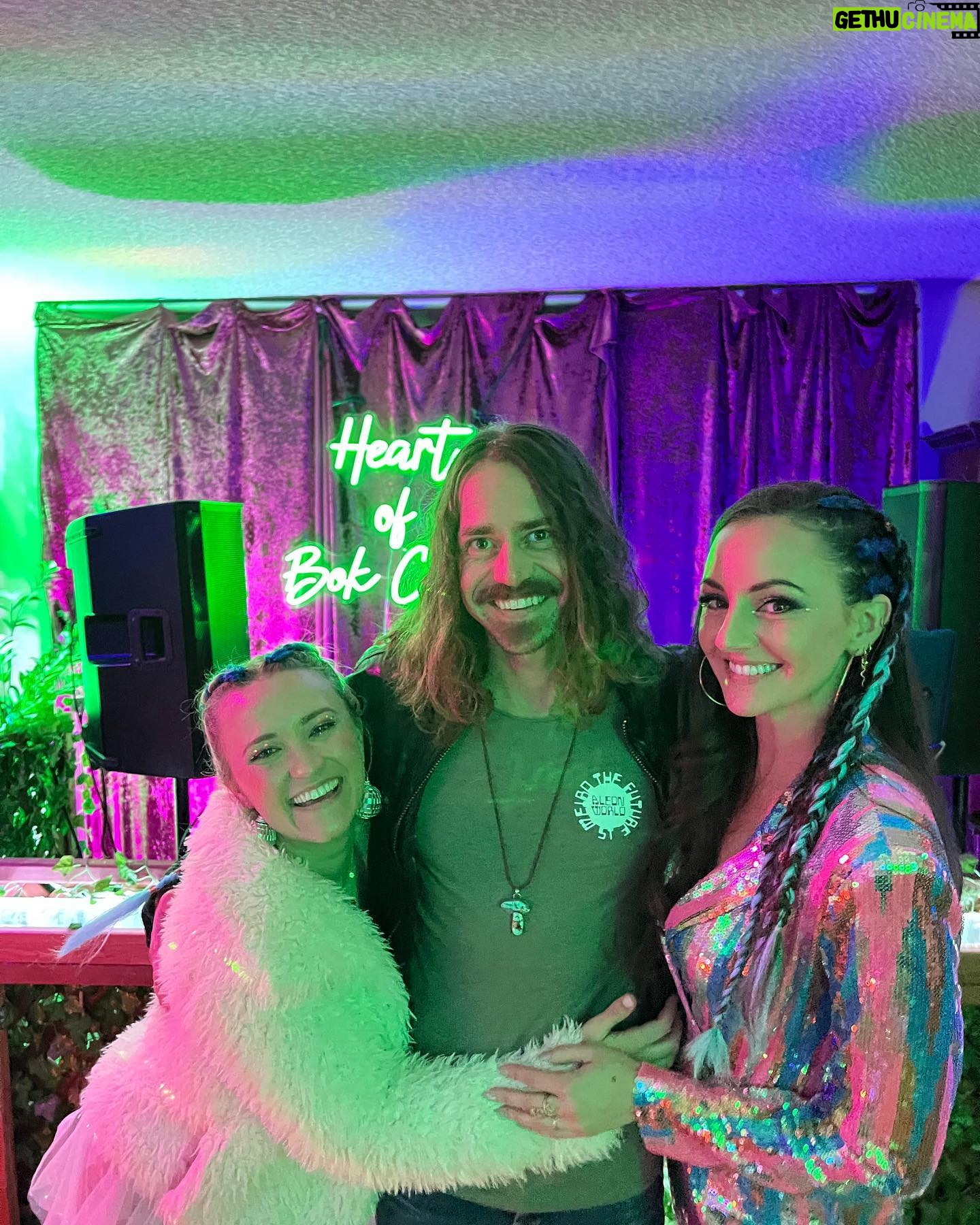 Emily Osment Instagram - surrounded by love and glitter and babies and music and beauty and kindness. this is 31. choose life! 🥳
