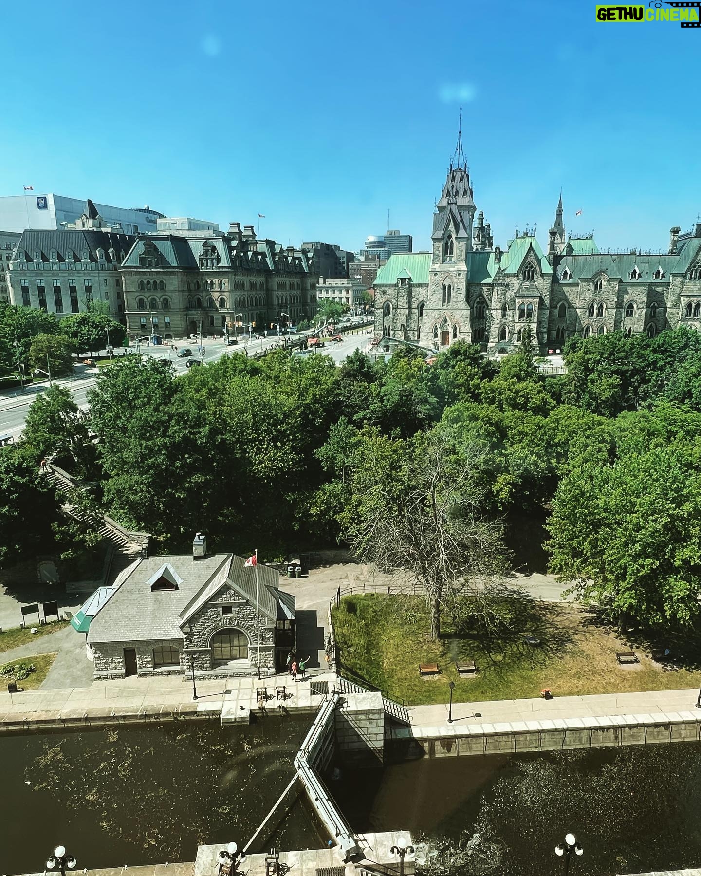 Emily Osment Instagram - Thanks for the last few weeks, Ottawa. Some of the best meals and best company i’ve ever had while working in a foreign city. 🇨🇦