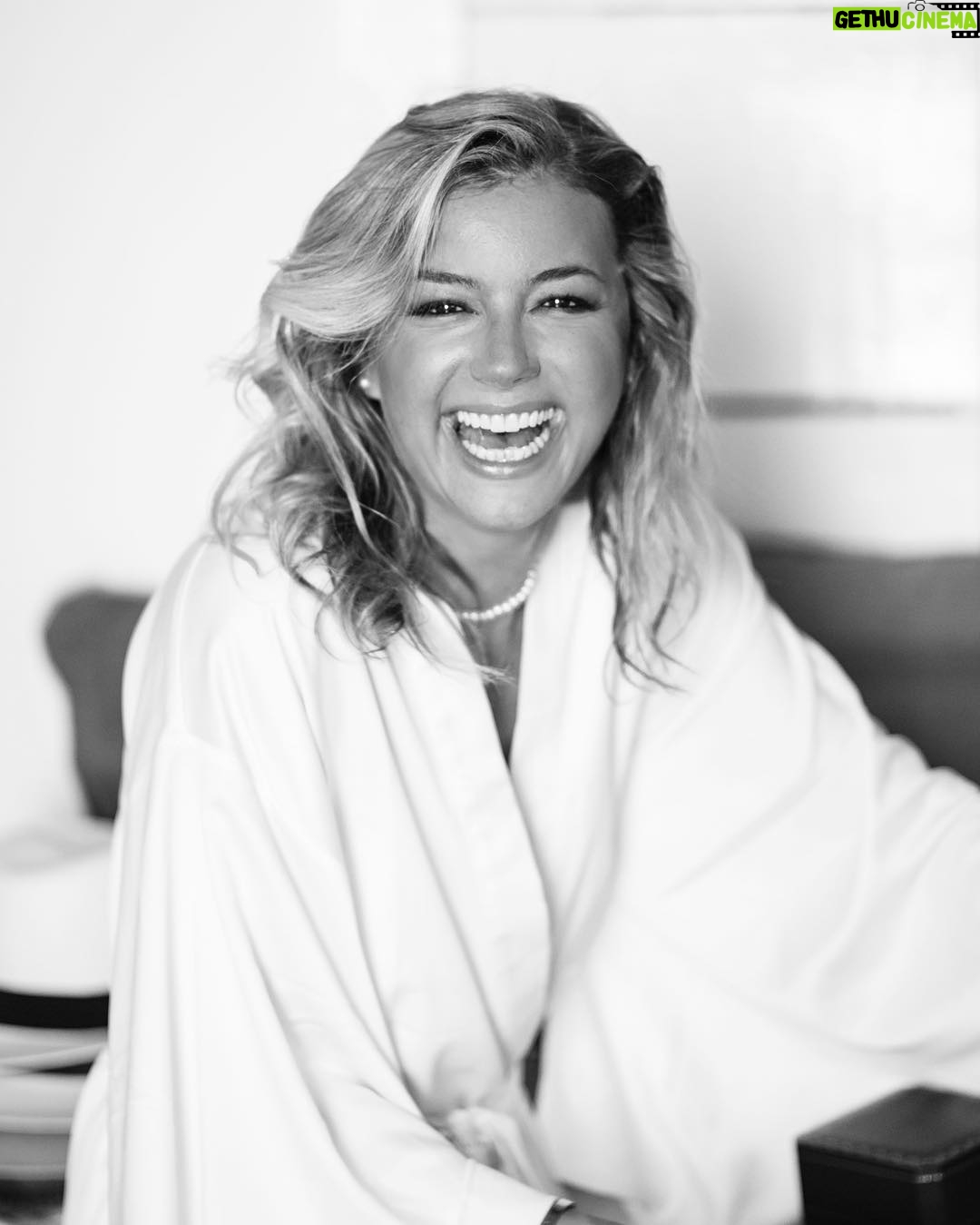 Emily VanCamp - 150.7K Likes - Mood ☝🏼 📷 @charliedailey