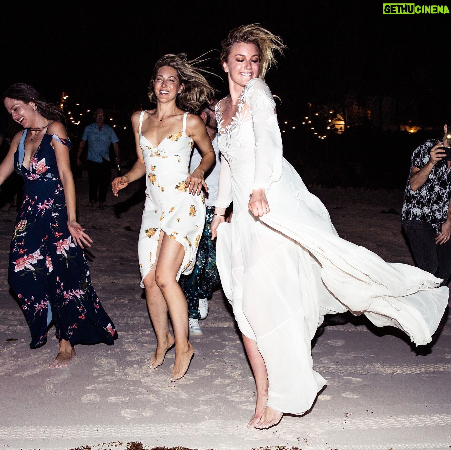 Emily VanCamp Instagram - Happy Birthday to this gorgeous girl @casstroywalker !!๐๐๐ Grateful for our friendship everyday and canโt wait to resume our adventures together โค๏ธ Iโll dance on a beach with you any day! Cheers to you for being the most graceful mama, wife,friend, entrepreneur and all the rest. We love you! Hereโs to having your best year yet ๐