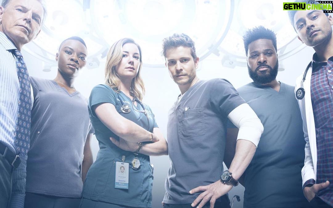 Emily VanCamp Instagram - Sept. 24th 8pm 👊🏼