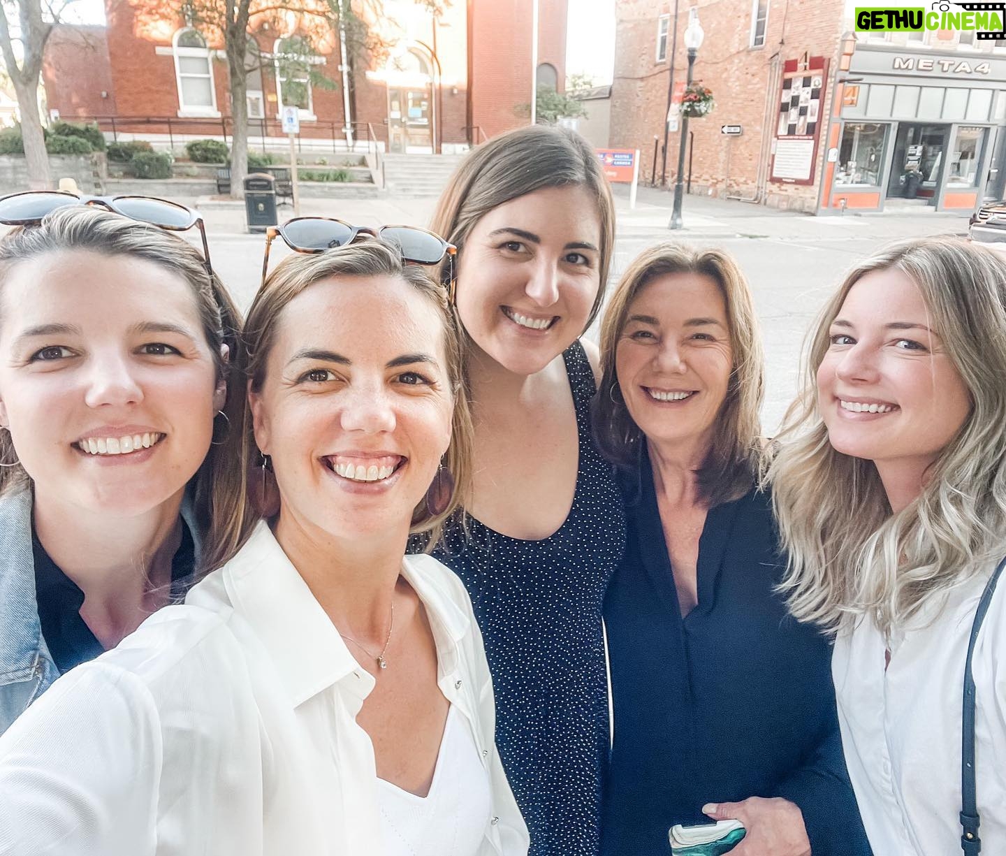 Emily VanCamp Instagram - Mama and sisters all together again after almost 4 years!! About damn time❤️❤️❤️