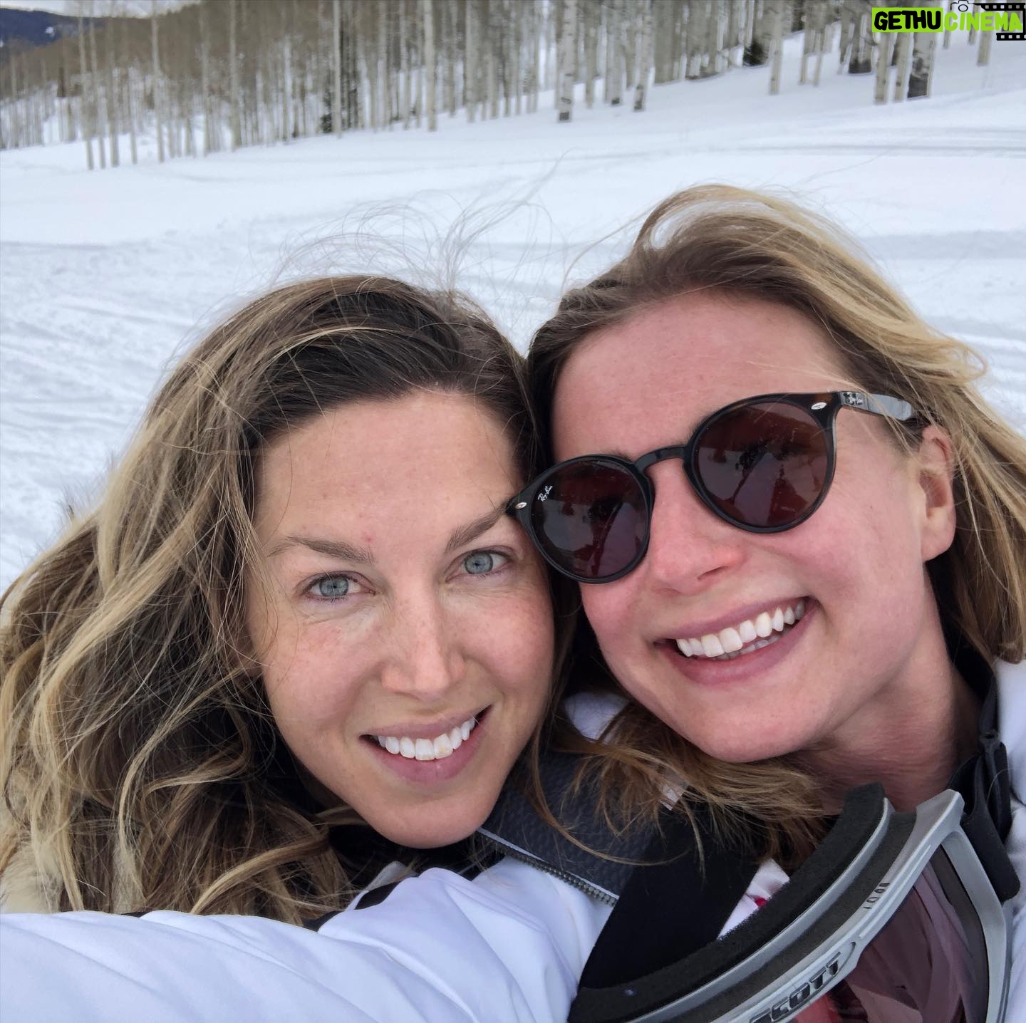 Emily VanCamp Instagram - Happy Birthday to this gorgeous girl @casstroywalker !!๐๐๐ Grateful for our friendship everyday and canโt wait to resume our adventures together โค๏ธ Iโll dance on a beach with you any day! Cheers to you for being the most graceful mama, wife,friend, entrepreneur and all the rest. We love you! Hereโs to having your best year yet ๐