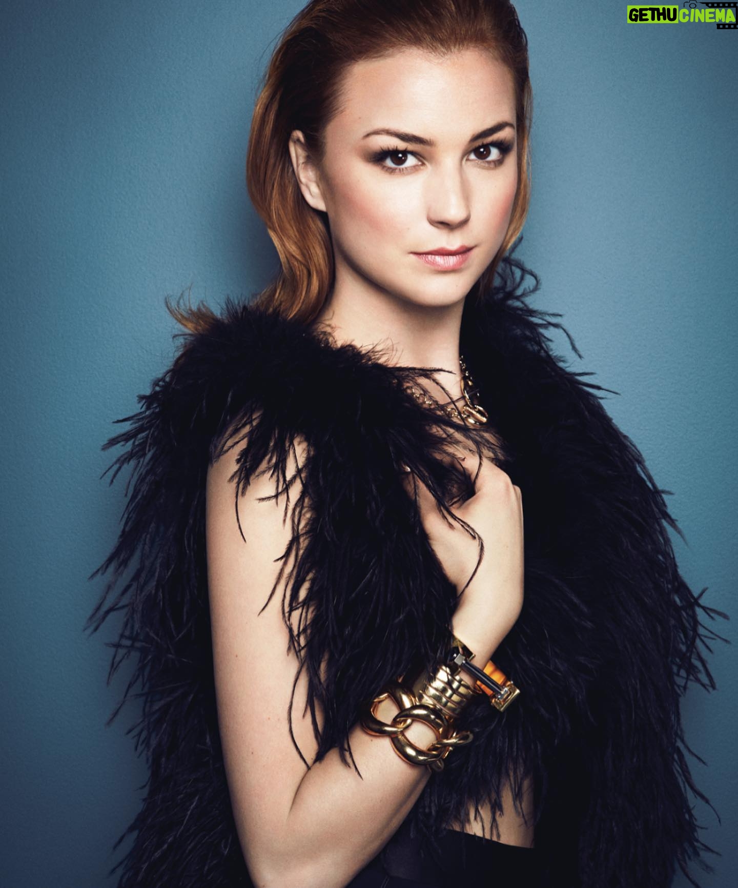 Emily VanCamp - 175.7K Likes - Lovely chatting with @lacmagazine and @gothammag ✨
.
.
📷 by @kaizfeng
.
@modernluxury