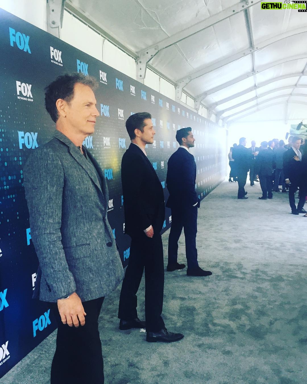 Emily VanCamp Instagram - The boys of #TheResident looking good! @manishdayal #mattczuchry #brucegreenwood #foxupfronts #FOX