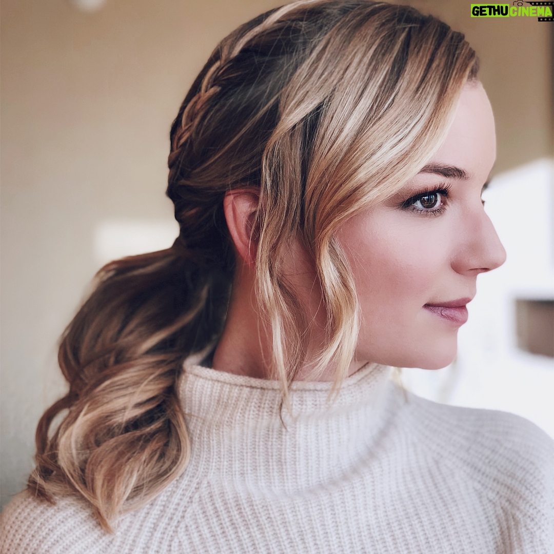 Emily VanCamp - 135.5K Likes - Getting ready for Thursday press day 🎥 Thanks to my hair and makeup fairies @sarahpotempa and @gitabass for pulling this girl together after night shoots, travel and no sleep #ididnotwakeuplikethis #pressday #TheResident