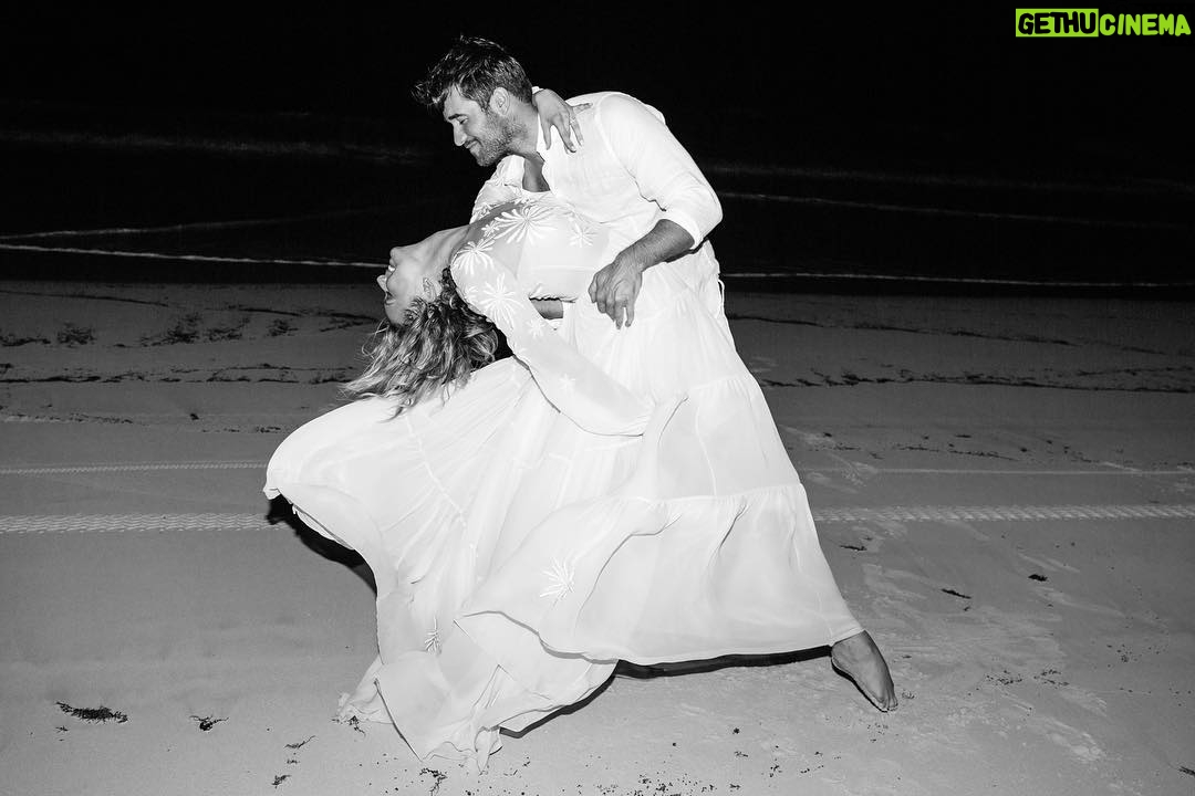 Emily VanCamp - 164.4K Likes - Best human being I know. I’ll dance with you any day my love. Happy ❤️ day everyone xoxo 📷 @charliedailey