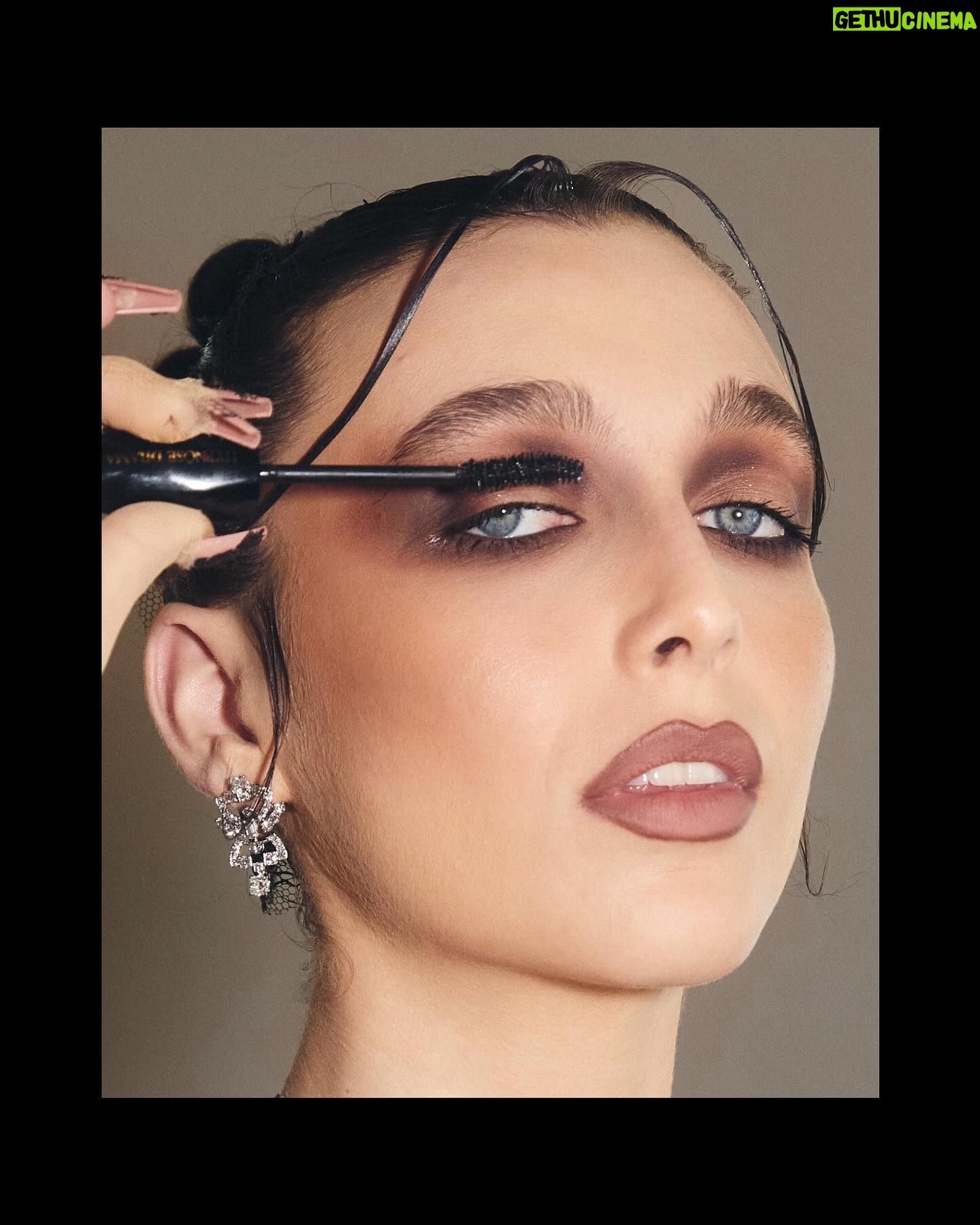 Emma Chamberlain Instagram - it’s @LancomeOfficial 💄 incredible look done by @kdeenihan ❤️ #Lancome #LancomexEmma #Makeup #Skincare