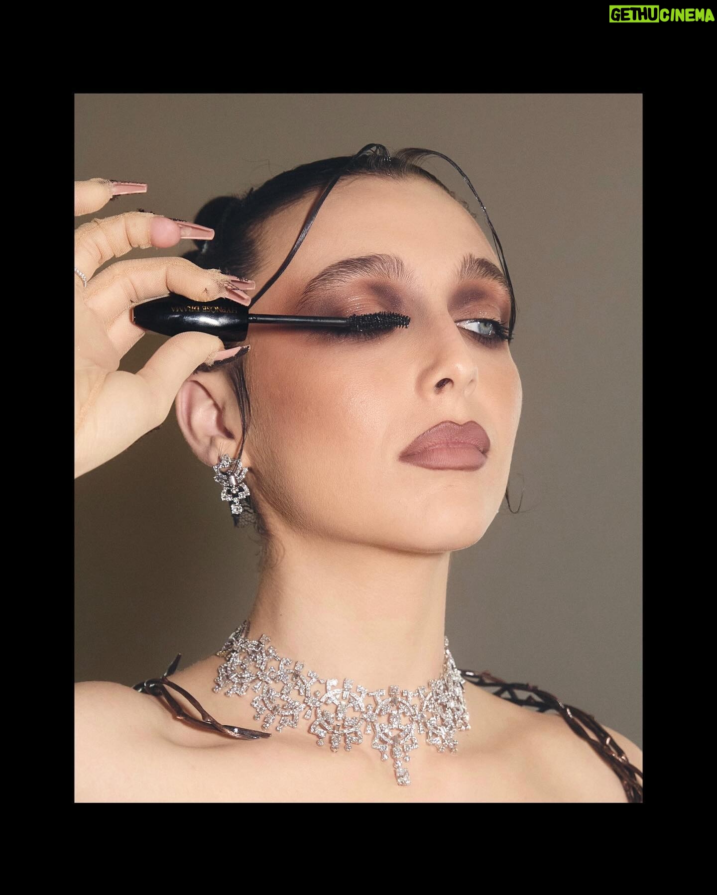 Emma Chamberlain Instagram - it’s @LancomeOfficial 💄 incredible look done by @kdeenihan ❤️ #Lancome #LancomexEmma #Makeup #Skincare
