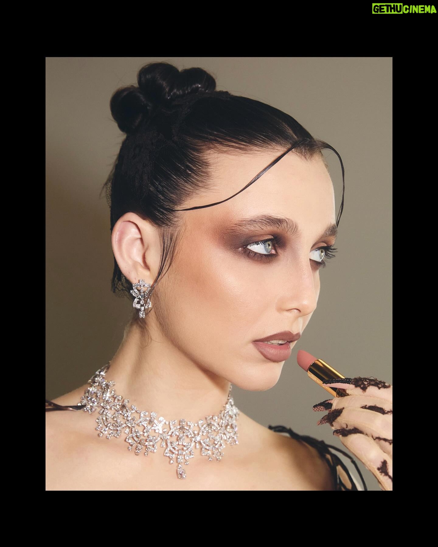 Emma Chamberlain Instagram - it’s @LancomeOfficial 💄 incredible look done by @kdeenihan ❤️ #Lancome #LancomexEmma #Makeup #Skincare