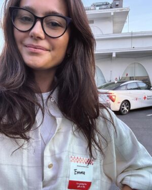 Emma Heming Instagram - The @americanredcross is experiencing an emergency blood shortage. It’s the lowest number of people giving blood in 20 years. 
Did you know that every 2 seconds someone needs blood? Donors provide the only supply of life-saving blood for those in need. 
To be able to donate my blood that will help someone else and their outcome, just feels good. 
Head to www.redcrossblood.org to learn more and book an appointment near you ❤️⛑️

#NationalBloodDonorMonth #BloodDonor #GiveBloodSaveLives