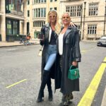 Emma Hernan Instagram - Hello London ☎️😍 … obsessed with this place! . . #sellingsunset #sellingsunsetnetflix #london #fashion #ootd #london🇬🇧 #bestfriends