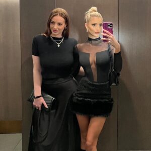 Emma Hernan Instagram - Selling London?! 🏠🇬🇧☎️ … Work trip with a splash of play time with my bestie 👯‍♀️
.
.
#sellingsunset #sellinglondon #EmmaLeighinLondon