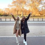 Emma Hernan Instagram – Selling London?! 🏠🇬🇧☎️ … Work trip with a splash of play time with my bestie 👯‍♀️
.
.
#sellingsunset #sellinglondon #EmmaLeighinLondon