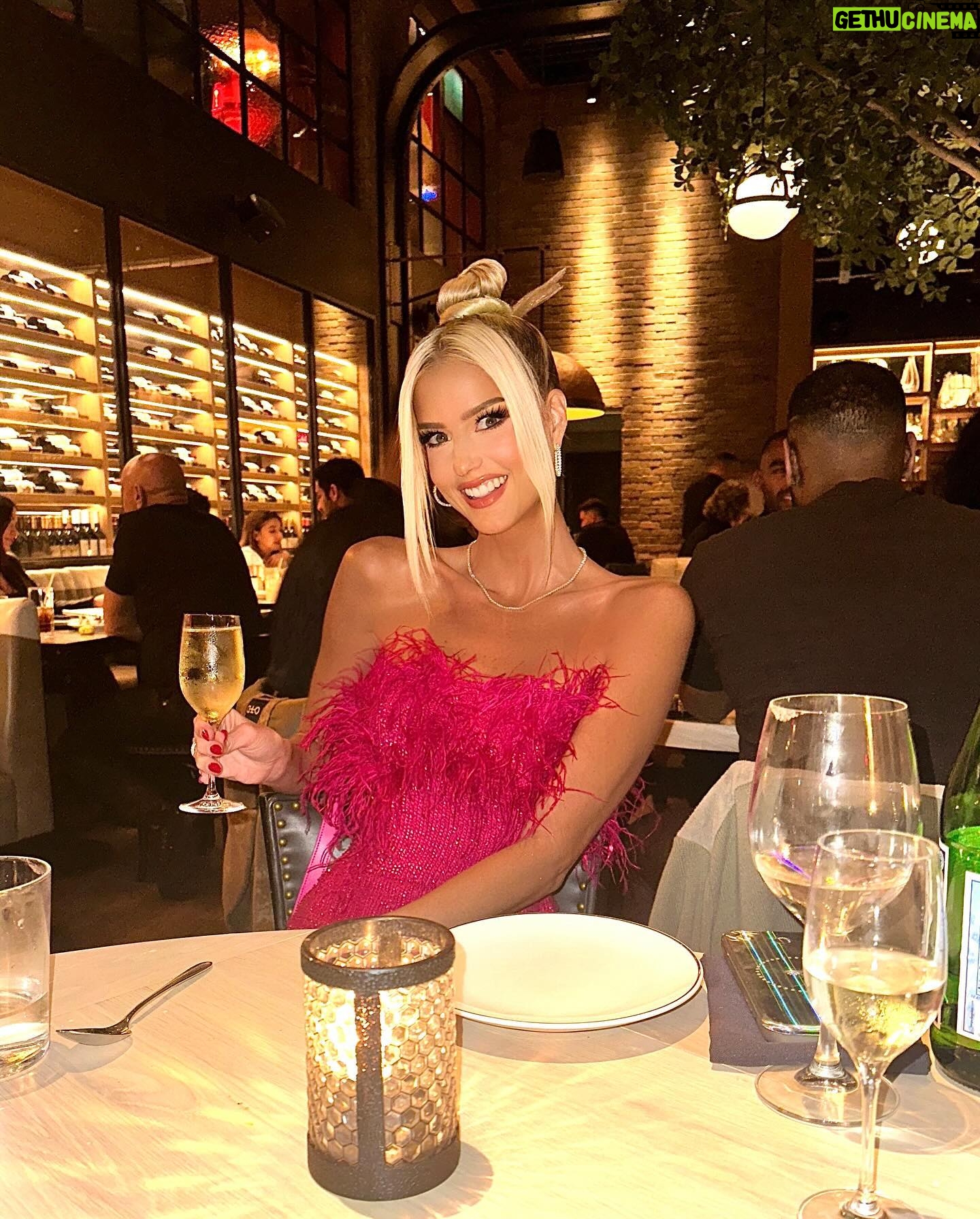 Emma Hernan Instagram - Girls night hits different when mama bear is in town!π₯Ήπ«ΆπΌπ₯°ππΌπ»π₯°β¦ swipe to see how the night started and ended π