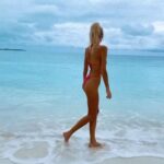 Emma Hernan Instagram - Thank you everyone for the b-day wishes, such a special bday with my fam & friends down here in the Bahamas 🏝️👙 Wishing everyone a Happy New Year 🎆 . . . #islandgirl #islandlife #bahamas #sellingsunset #sellingbahamas #bikinioftheday