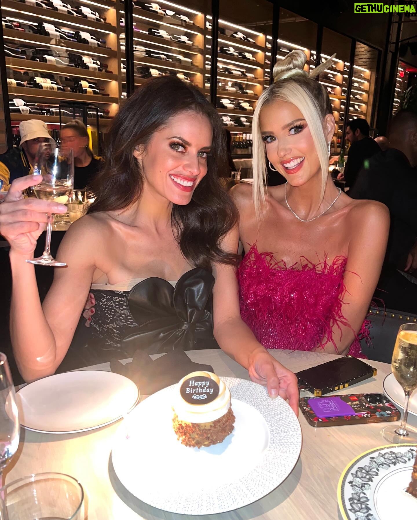 Emma Hernan Instagram - Girls night hits different when mama bear is in town!π₯Ήπ«ΆπΌπ₯°ππΌπ»π₯°β¦ swipe to see how the night started and ended π