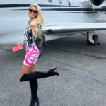 Emma Hernan Instagram - Thank you everyone for the b-day wishes, such a special bday with my fam & friends down here in the Bahamas 🏝️👙 Wishing everyone a Happy New Year 🎆 . . . #islandgirl #islandlife #bahamas #sellingsunset #sellingbahamas #bikinioftheday