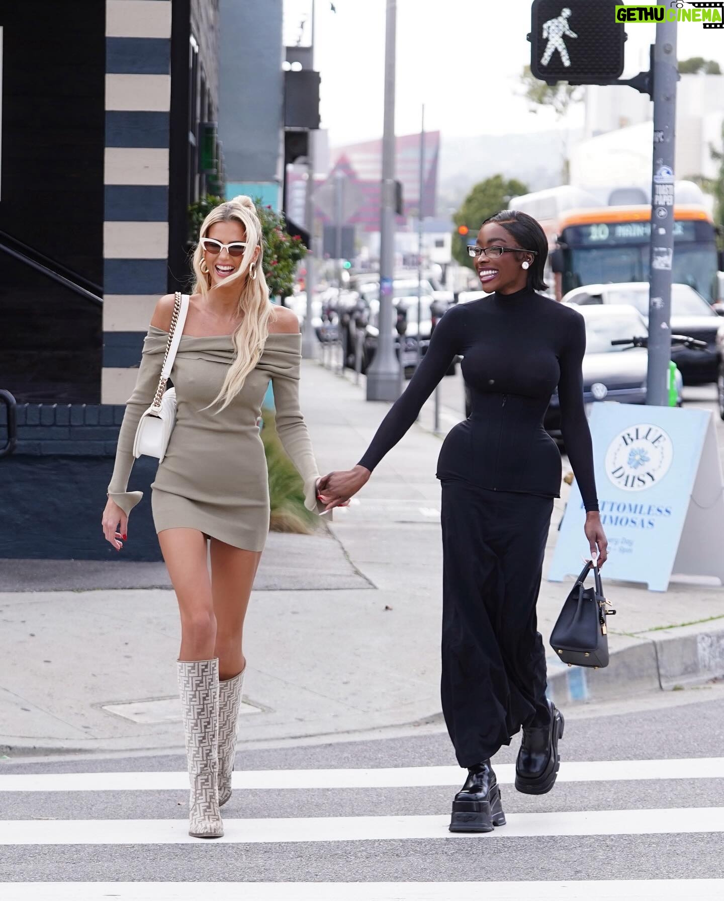 Emma Hernan Instagram - Find a best friend that makes the simple things like crossing the street as fun as @chelsealazkani does for me!! #rideordie 👯♀️❤️🫶🏼 . . #sellingsunset #sellingsunsetnetflix #bestfriends #fashion #makeup #hairinspo