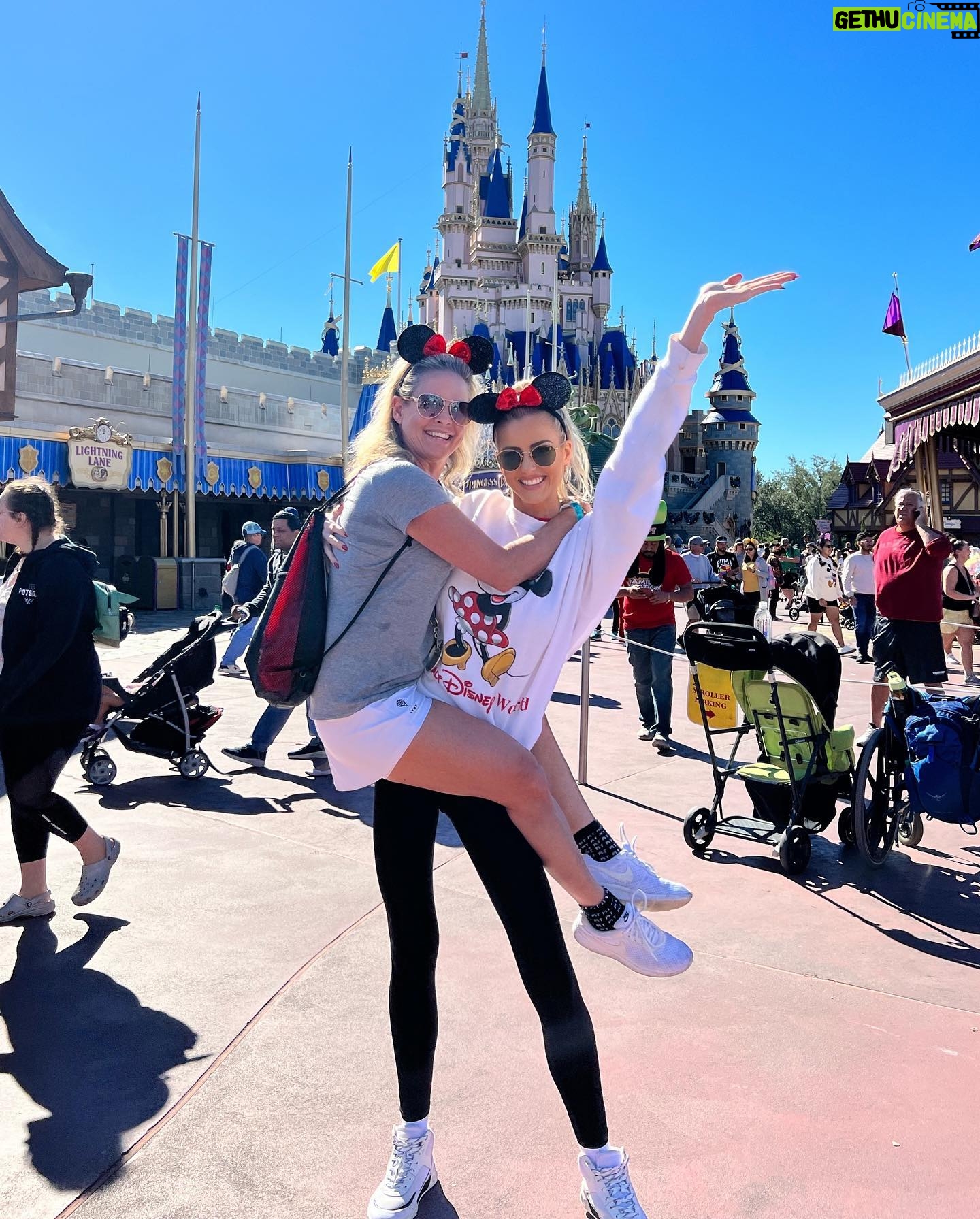 Emma Hernan Instagram - Happy Birthday to my best friend in the world, the person who has been by my side since day one, my ride or die, and my biggest cheerleader, my mama! I love you so much, thanks for making me the woman I am today (at least 50 percent, dad deserves the credit for my rational side π ha!) I love you to the π and back times infinity βΎοΈππΌβ€οΈ