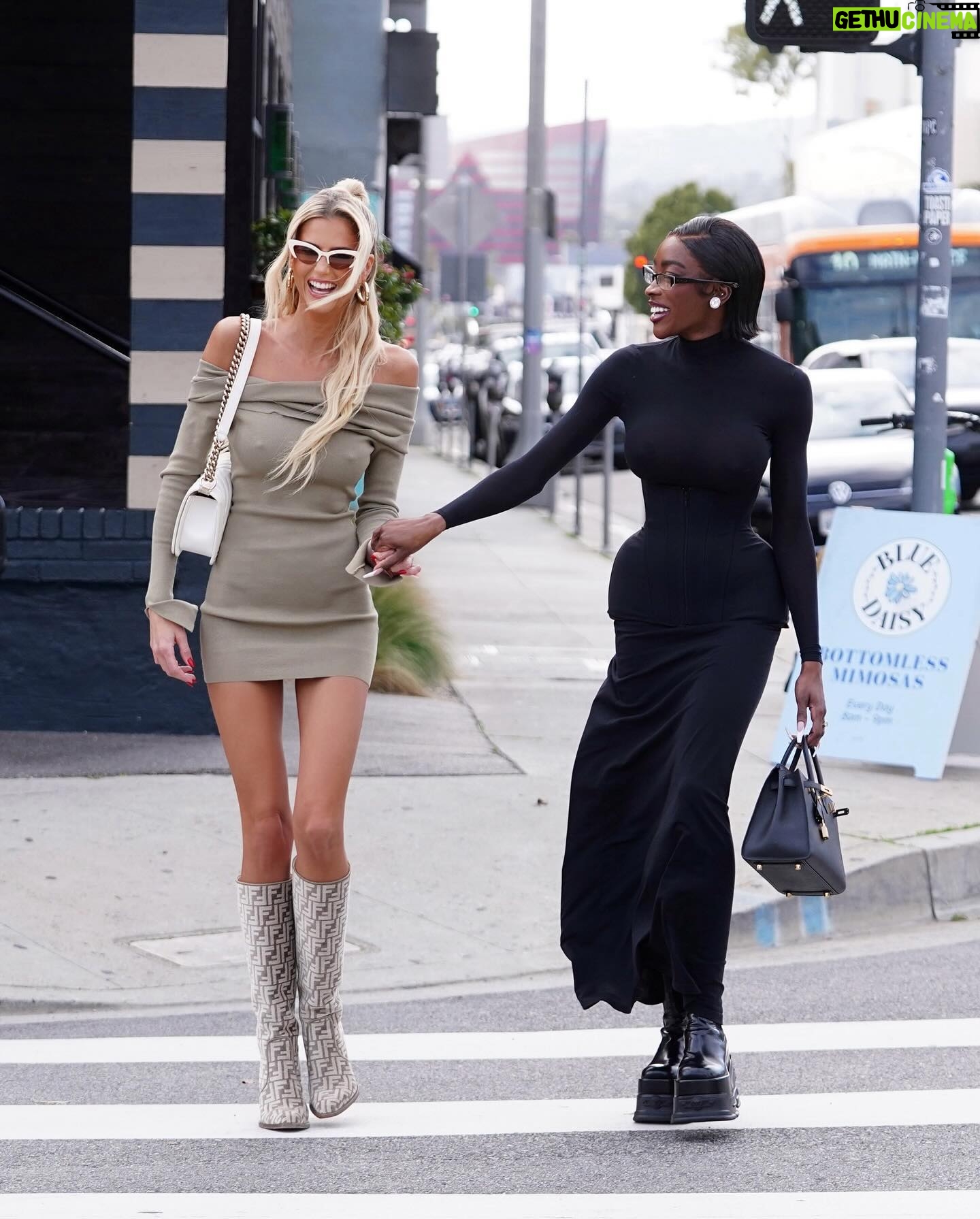 Emma Hernan Instagram - Find a best friend that makes the simple things like crossing the street as fun as @chelsealazkani does for me!! #rideordie 👯♀️❤️🫶🏼 . . #sellingsunset #sellingsunsetnetflix #bestfriends #fashion #makeup #hairinspo