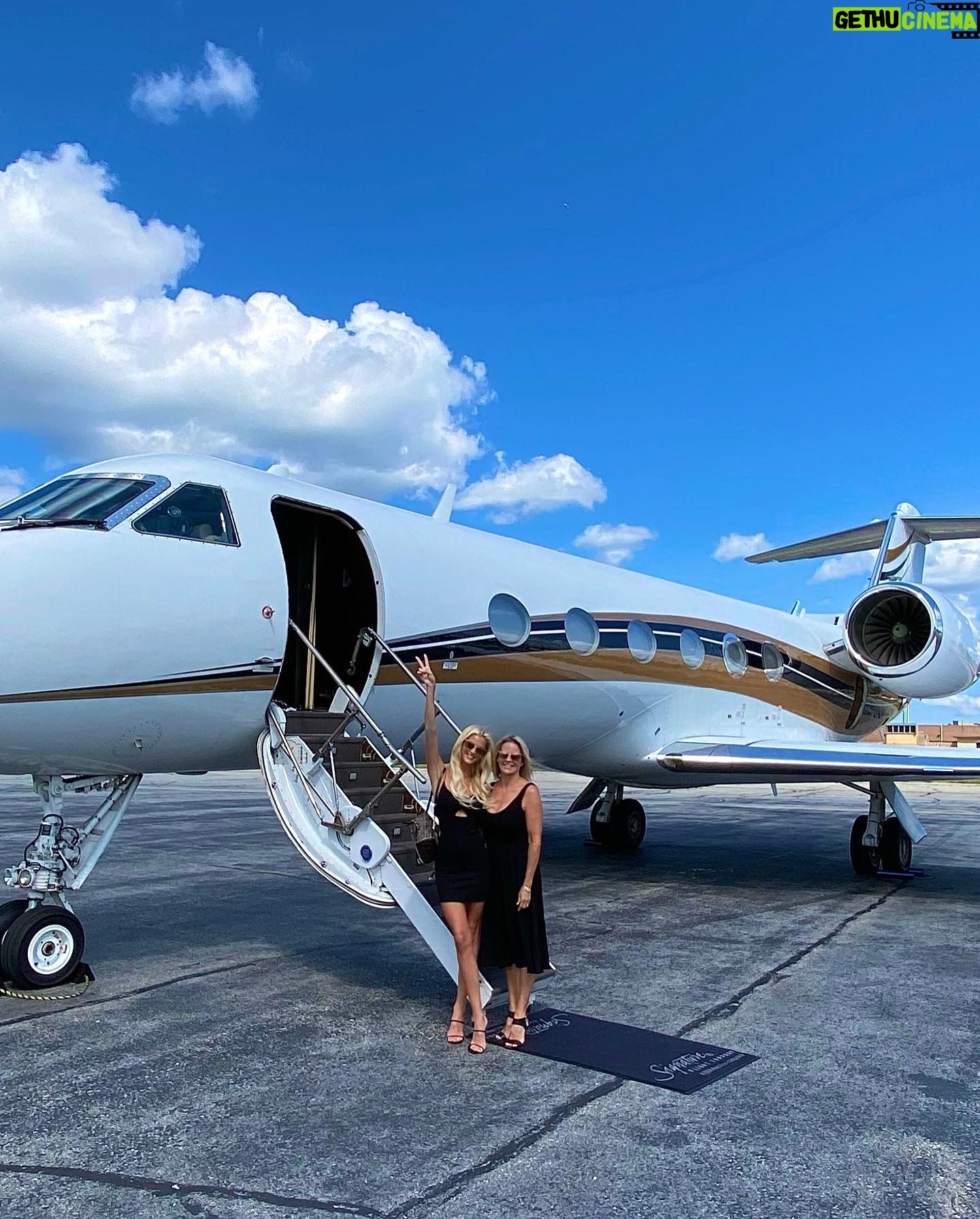 Emma Hernan Instagram - Happy Birthday to my best friend in the world, the person who has been by my side since day one, my ride or die, and my biggest cheerleader, my mama! I love you so much, thanks for making me the woman I am today (at least 50 percent, dad deserves the credit for my rational side π ha!) I love you to the π and back times infinity βΎοΈππΌβ€οΈ