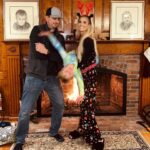 Emma Hernan Instagram - Boston fam time is my fav time🥰🫶🏼 … Merry Christmas from me and the fam to you all! Boston it’s been a blast now flying off tomorrow morning for my bday vacation! ✈️ Can you guess where I am going?! Hint: 👙