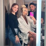 Emma Hernan Instagram – Behind the scenes from the reunion airing TONIGHT!!! 🎥 🫖🍿🤗❤️💃🏼🤗😉