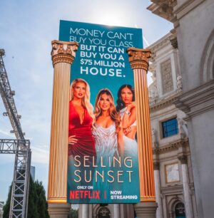 Emma Hernan Instagram - #sellingsunset season 7 photo dump!!! 💃🏼 comment your favorite scenes below 👇🏻