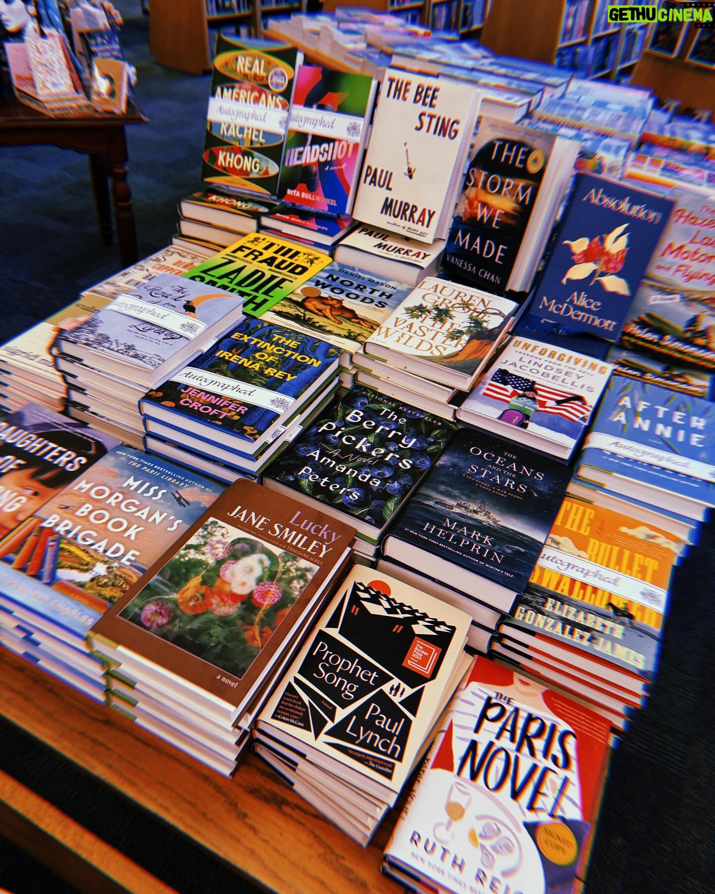 Emma Roberts Instagram - INDIE BOOKSTORE HIGHLIGHT 🌟 Book Passage in San Francisco. @bookpassage laid claim to the title of the “Bay Area’s Liveliest Bookstore” years ago when it began hosting more than 800 author events per year. We love this store and included Emma’s book haul xo