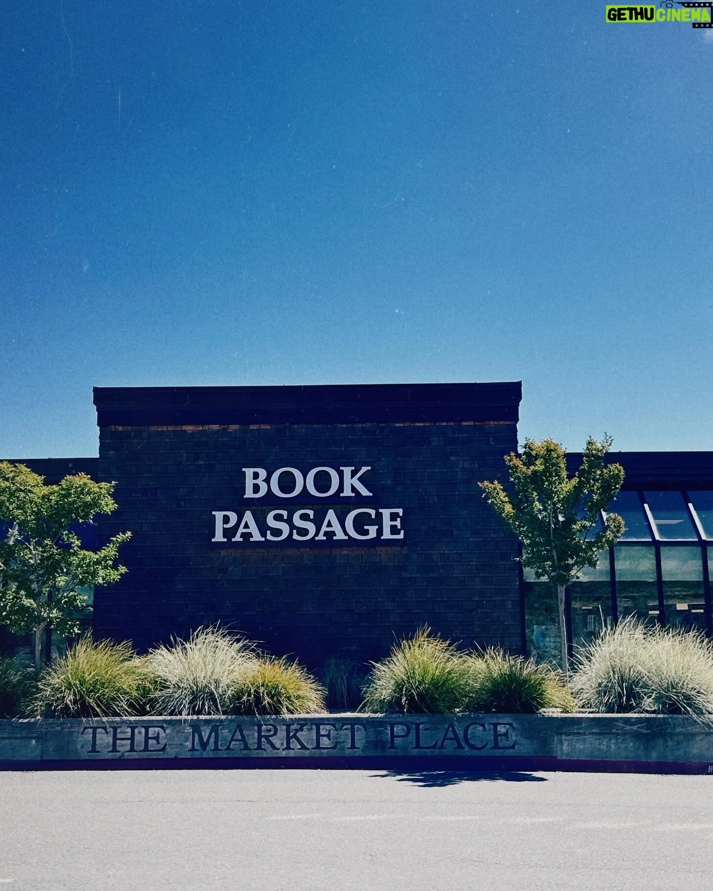 Emma Roberts Instagram - INDIE BOOKSTORE HIGHLIGHT 🌟 Book Passage in San Francisco. @bookpassage laid claim to the title of the “Bay Area’s Liveliest Bookstore” years ago when it began hosting more than 800 author events per year. We love this store and included Emma’s book haul xo