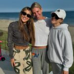 Emma Slater Instagram – Beautiful day with friends 🩷🫶🏻 grateful to have these powerful strong women in my life @mrsangelaribeiro1 @kellygores 😌