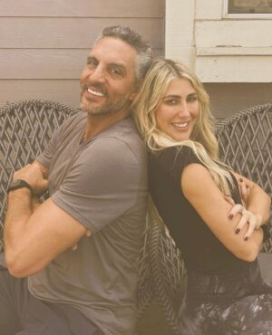 Emma Slater Instagram - To the best partner I could have asked for. @mumansky18 what a journey we have had! How much fun was that!!!!!!! Wow I’m so proud of you and I’m proud of what we achieved. I loved every minute of dancing with you, and teaching you, our rehearsals would go so fast. You’re such an incredible learner!! Your improvement on the show is a testament to how hard you worked during our rehearsals. I loved secretly watching you practice by yourself when you thought no one is watching, you even got better at dancing without me!! Hahaha nothing made me prouder than watching you get really excited about your pointed feet 😆☺️

Thank you @mumansky18 for all that you’ve done for me, for being the greatest friend, for all the amazing conversations we had, for making me feel like I knew you after three days!! You show me such kindness, warmth and genuine care. Thank you for being there for me. I’m very blessed to have met you and to now call you one of my greatest friends. You are an amazing person truly. Ahhhhh I’m just so happy we got to have our season!!!Cant wait to dance again with you @mumansky18! I hope you are so proud of yourself partner 💪🏻🙌🏻🙌🏻🙌🏻🙌🏻🙌🏻🙌🏻🕺🏾💃🏼💛

Congratulations to ALL THE COUPLES left in the competition!!!!!!! So freaking proud of you all and you know I’ll be the loudest voice in the room cheering for you guys next week!!!! So happy for my friends 💜🩷