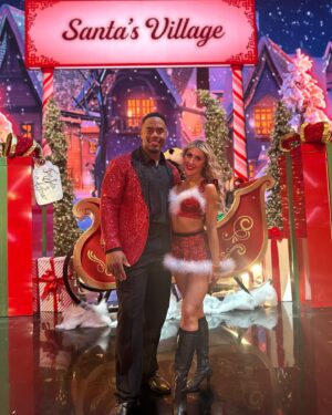 Emma Slater Instagram - SURPRISE!!! The best Holiday gift 🥹🙏🏻 I got to dance with my champion again tonight 🙌🏻 grateful for this lifetime bond even if he loves to wind me up 😂 @rashadjennings #shadsquad #forlife