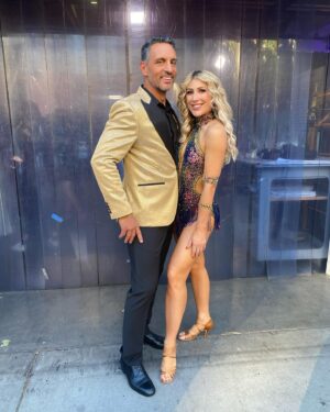 Emma Slater Instagram - FINALE TIME!!!!!! Good luck to all the finalists. I hope you guys enjoy the show, I don’t know who’s gunna win!!! Who do you think?! 

So proud to me among these people 🥹