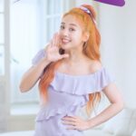 Emma Wu Instagram - 黛珂水水美肌Challenge正式啟動！ 快跟著 @gemma_811 一起收穫高顏值！ 3招動作輕鬆養成美肌👉 小紫瓶「1拉」日常使用由下而上全臉延展，瞬間為肌膚注入滿滿柔軟潤澤 小紫眼「2點」簡單使用指腹點開秒吸收，類電波保養實現緊緻亮眼 小紫霜「3推」運用雙手手掌輕推雙頰，一夜緊緻拉提重現少女飽滿Q彈 即日起至5/12止，上傳你挑戰「黛珂小紫水水美肌操」的影片至個人IG帳號設為公開，並在標註人名裡邀請協作者 @cosmedecortetw #天天用小紫輕鬆高顏值，就有機會抽獎黛珂超微導全能修護精粹30ML，共5名。 獲獎名單將於5月17日公布於本則留言處。 #天天用小紫輕鬆高顏值 #美力雙標顏值狂飆 #日本銷售第一精華液 #母親節 #黛珂 #DECORTE