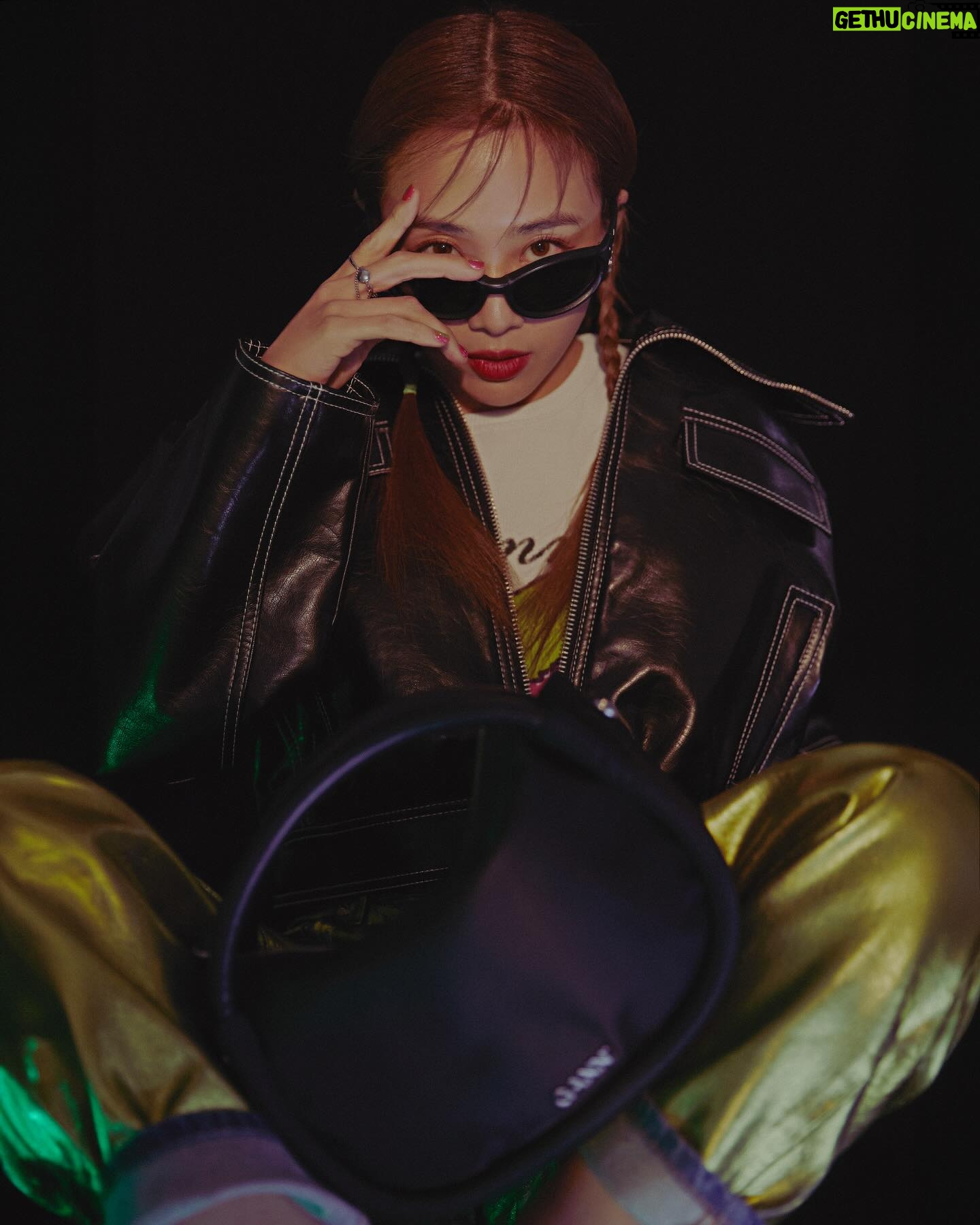 Emma Wu Instagram - 🤑👽🫵🏼👓🦭🕯️🪩 @ganni #ganni @tun_grp @charleskeith_tw @gentlemonster #gentlemonsterxmaisonmargiela