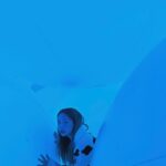 Emma Wu Instagram – 來到一個充滿神奇感受的地方 🪐✨
每一個區域都讓我流連忘返
亮晶晶的世界 
一直旋轉的世界
軟軟黑黑的世界 
腳踩在水裡跟魚還有櫻花的世界 
花花草草的世界
神秘石頭的世界 
變來變去的球球世界
讓我一直回味的世界🫶🏼🩷💫
@teamlab.planets 
#到現在一直回味
#真的超級推薦你們去
#teamlabplanets 
#toyosu
#PRIG