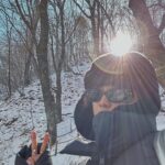 Emma Wu Instagram - 身穿抗寒神器❄️❄️❄️ 冰天雪地也充滿溫暖。 （包緊緊也要很飛炫😎這是重點！！！ @canadagoose #CanadaGooseTW #LiveInTheOpen