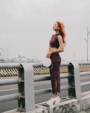 Emma Wu Instagram - 寒流來🥶🥶🥶
還這樣穿的女子
你們會不會覺得她有事？！
啊啾啊啾啊啾！！！
#覺得太有事請加一
#覺得勇敢請打勇敢
#最後真的出事了😂

@Longchamp 
#LongchampSS24