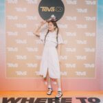 Emma Wu Instagram - Teva40週年生日快樂🎂🎂🎂 我的腳上穿的是90年代Original Alp Revive系列 顏色很可愛（有很多選擇喔！！ 穿起來像沒穿 （是很舒服的鞋底！！ 戶外活動日常穿搭都很適合 還有一個有重點🙌🏼 Teva涼鞋的織帶都是使用可再回收 可再生100%環保紗線製造 「環保永續」讓我們更可以好好保護地球🌍 @teva_tw #TEVATW #TEVA40th #ORIGINALALPREVIVE #ORIGINALUNIVERSALREVIVE #冒險永不退潮 #喜歡請按讚留言加小飛機