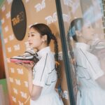 Emma Wu Instagram - Teva40週年生日快樂🎂🎂🎂 我的腳上穿的是90年代Original Alp Revive系列 顏色很可愛（有很多選擇喔！！ 穿起來像沒穿 （是很舒服的鞋底！！ 戶外活動日常穿搭都很適合 還有一個有重點🙌🏼 Teva涼鞋的織帶都是使用可再回收 可再生100%環保紗線製造 「環保永續」讓我們更可以好好保護地球🌍 @teva_tw #TEVATW #TEVA40th #ORIGINALALPREVIVE #ORIGINALUNIVERSALREVIVE #冒險永不退潮 #喜歡請按讚留言加小飛機