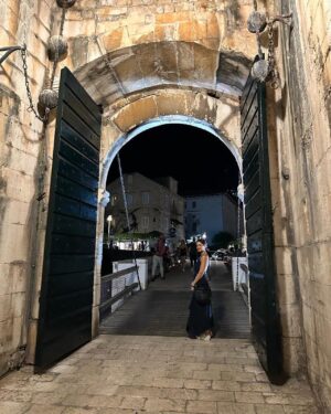 Emmanuelle Chriqui Instagram - Ahhhh #ff to 5 magical days in Dubrovnik, Croatia.. this place has been on my bucket list forever and it did not disappoint!! Walking around the old town and getting lost in the alley ways finding the perfect place to eat ( everywhere was amazing and hands down best seafood pasta I have ever had!! ) Every view was stunning and swimming in the Adriatic Sea was heavenly.. we took a boat ride and visited the islands and swam in the green cave. We had the best skipper- Tom who took us to see places and swim in the most gorgeous unpopulated coves, and visited the most charming town of Lopud.. I look so forward to discovering the rest of Croatia because there is so much more splendor to see! Traveling with my love @samtrammellofficial was a dream as always…  Wishing you an amazing weekend ahead. #HappyFriday and #ShabbatShalom❤️ 📸 @samtrammellofficial