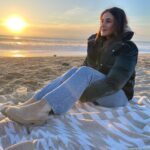 Emmanuelle Chriqui Instagram - Shabbat shalom and happy Friday my friends.. though it feels like we are living in the upside down these days, days at the beach with friends that are family heal and soothe the heart. Do the things that lift your spirit and bring joy no matter what. So grateful for my tribe.. feeling super grateful despite it all.. ❤️🙏🏽
