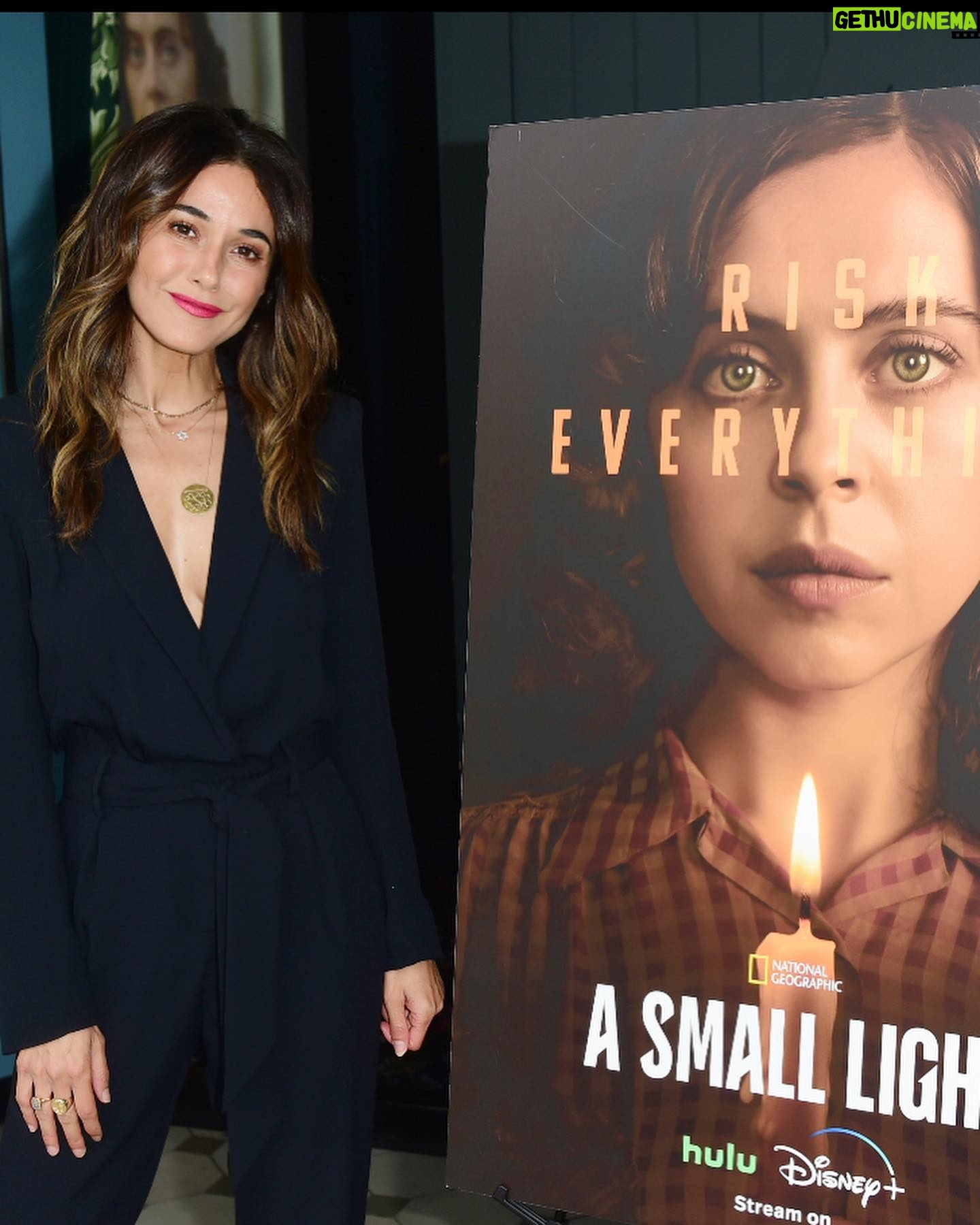 Emmanuelle Chriqui Instagram - I had the pleasure of attending a screening of the first episode of @natgeo @asmalllight WOW!! Where to even begin! Such a fresh and poignant take on a story many of us know or are familiar with, and simply extraordinary performances from the whole cast especially @belpowley and @lievschreiber Bravo to the writers and exec producers @tvphelan and @joanrater for telling such an important and timely story in a way that gives another perspective and educates in an incredibly entertaining way. Last night I was reminded of the power of storytelling and how grateful I am to be able to tell stories for a living. I was reminded that we humans are here to be kind to each other, support each other and stand up for each other. I raced home last night and binged the next two episodes and look SO forward to binging the rest:) Wishing you a beautiful weekend ahead and as always #happyfriday & #shabbatshalom❤️ #aspiretoinspire #endantisemitism