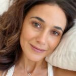 Emmanuelle Chriqui Instagram - A day celebrating love and light ♥️ On Valentine’s Day, the day marked on our calendar to celebrate love and light, I wanted to gift one of you something that I hold close to my heart. For a chance to receive the 14k gold and diamond Star of David necklace I wear daily from designer @brookerayn, tag someone in the comments below who brings love and light into your life and let them know how. Whether it be your partner, friend, sibling, co worker, barista, neighbor, boss, parent, cousin.. anyone who comes to mind on this day of love ♥️ If you already purchased a Brooke Rayn Star of David necklace, you will have a second option to choose from. Winner will be chosen at random 2/21.