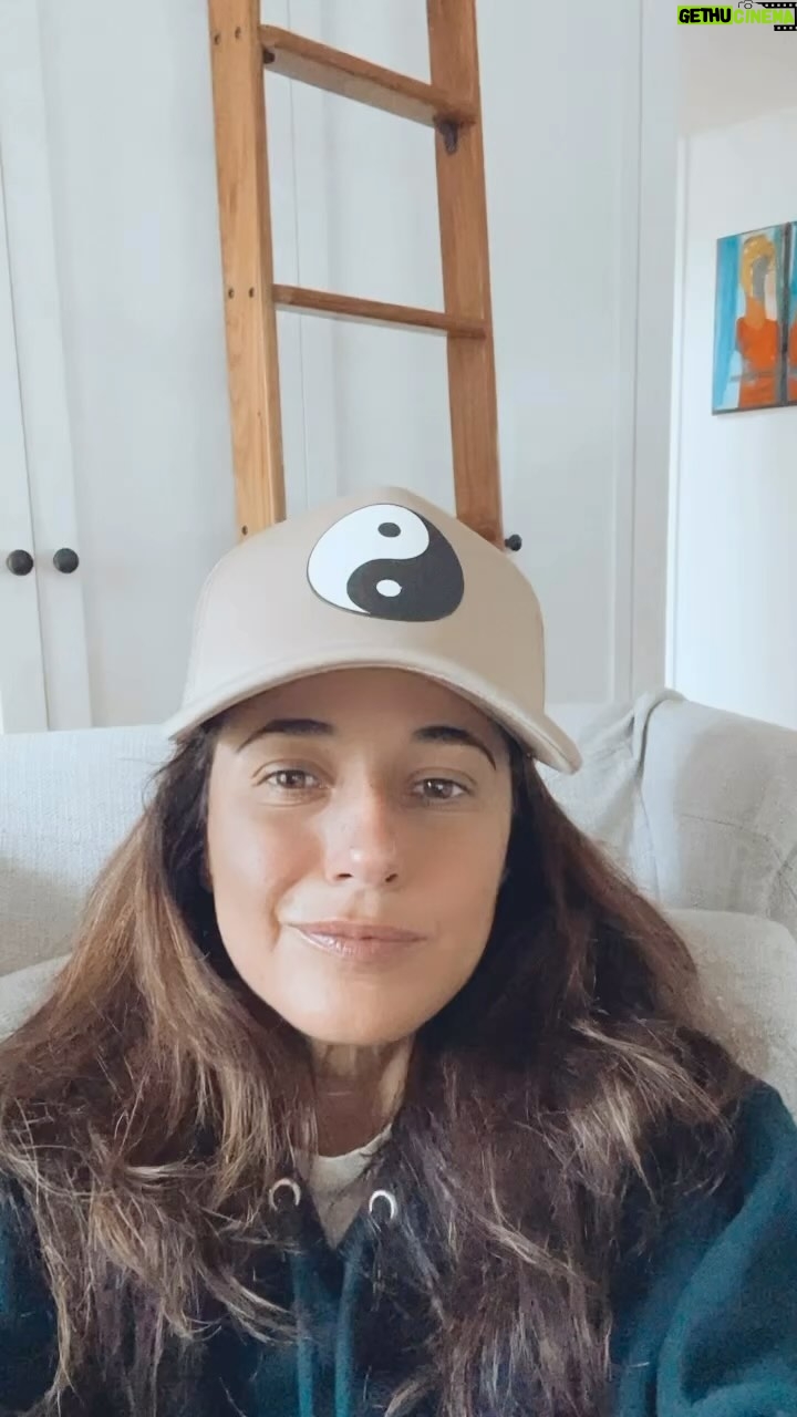 Emmanuelle Chriqui Instagram - I know it’s now Tuesday lol. Lifeshiftr.com is coming out this #SuperBowl weekend and I’m so excited to see what it’s all about. It apparently is truly life changing. Follow @life.shiftr or go to www.lifeshiftr.com for more deets. Stay tuned! #lifeshiftr.com #makeadifference #impactfullife #helpyourselfhelpothers #changelives #app #Super Bowl