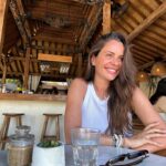 Emmanuelle Cureau Instagram – Hello Uluwatu 🏄🏽‍♀️🌴✨ 

1- Ces beaux spots me donnent le sourire 
2- La Healthy Life gros ! 
3- Nouvelle maison pour 4 jours 
4- J’avais du mal à me situer dans le monde 
5- Les paysages sont dingos ici ! 
6- Bali vibes en 1 photo . 
7- Mon BFF de voyage . 
8- Coconut Party 
9- Ravi de la crèche ( ou de Bali) 
10 – Premier sunset  à Ulu ( comme ils disent 😅)